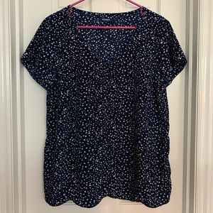 Scalloped navy & white short sleeve keyhole blouse